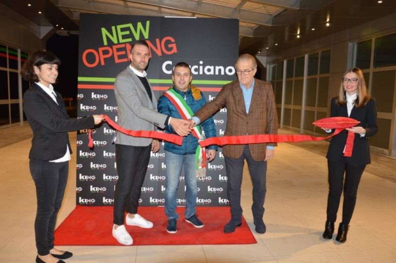 Inaugurato il nuovo negozio sportivo “King Sport” al Quasar Village ... - Corcianonline