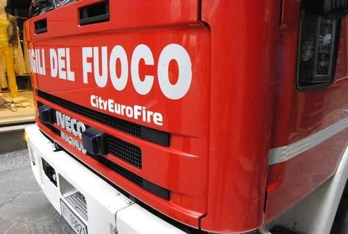 vigili Terribile scontro a San Mariano. Due giovani miracolosamente salvi, morto un cucciolo.