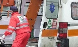 rp_ambulanza-250x150.jpg Incidente su rotatoria tra Olmo ed Ellera, bambino in ospedale e lunghe code