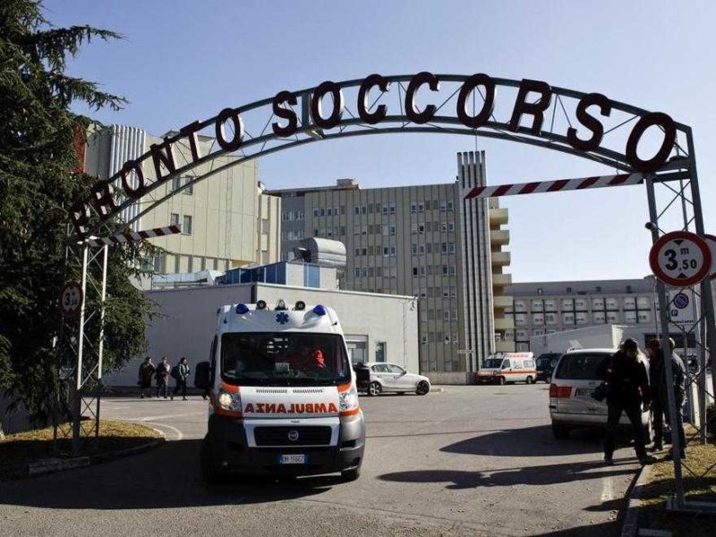 Uomo di 72 anni incastrato nelle lame della motozzappa, si organizza l'equipe per operarlo 