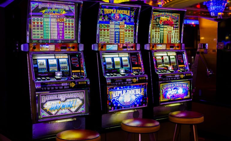 Ellera di Corciano, spari nella notte tra sabato e domenica: ladri di slot machine costretti ad abbandonare il furgone