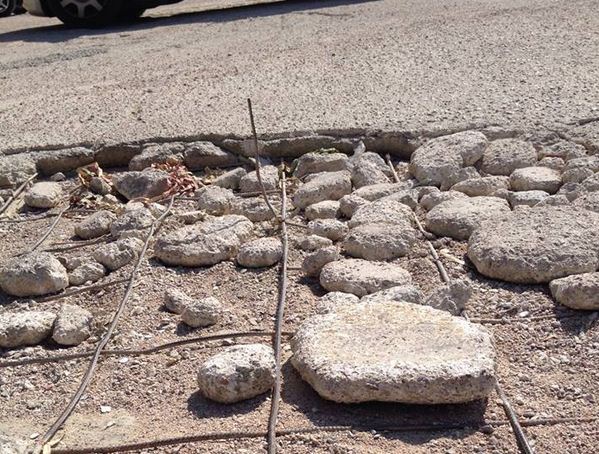 buca parcheggio Buche sul selciato del parcheggio della scuola, i genitori insorgono 1