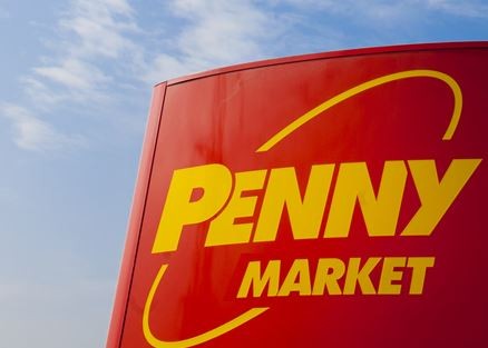 Rapina al Penny Market, migliaia di euro portati via nel carrello