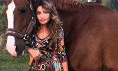 Catia Brozzi, la donna che salva i cavalli dalla macellazione, spiega l'ippoterapia