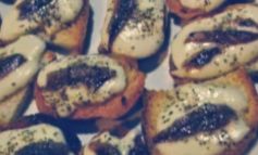 Crostini acciuga e mozzarella