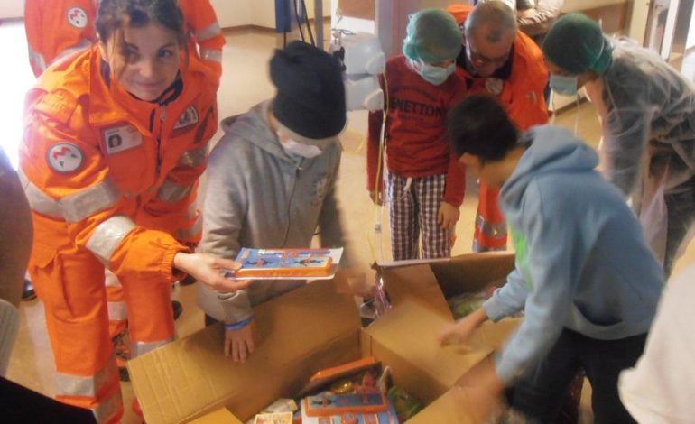 Per i bambini di Oncologia è già Natale grazie all’Ovus, 100 giocattoli in regalo photo Per i bambini di Oncologia è già Natale grazie all’Ovus, 100 giocattoli in regalo