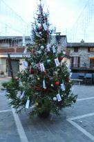 albero tasse photo L’albero delle tasse spunta in piazza: imu e tasi al posto di luci e palline