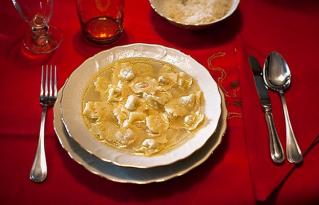 Oggi il pranzo di Natale alle famiglie disagiate lo offre Mimmo 