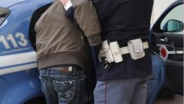 Fermati due giovani mentre tentano di rubare vestiti in un centro commerciale a Corciano 2