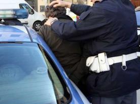 Fermati due giovani mentre tentano di rubare vestiti in un centro commerciale a Corciano 1