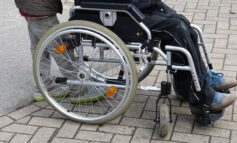 Refurtiva nella sedia a rotelle, due denunce della Polizia Municipale
