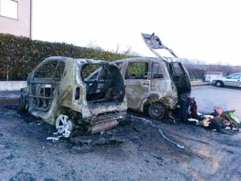 Auto in fiamme tra Corciano e Perugia, indaga la polizia 