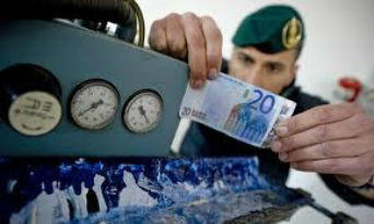 Corciano, paga con 20 euro falsi prelevati poco prima dal bancomat 