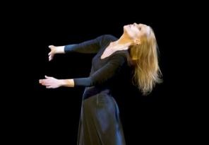 carolyn carlson Danza, Carolyn Carlson al Teatro Cucinelli per un evento speciale