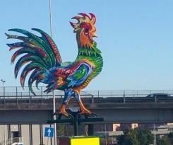 Inaugurato il Gallo Artistico, l'opera di Peppe Fioroni che aiuta la solidarietà