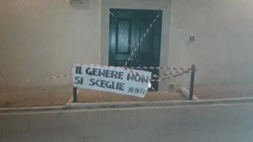 Protesta di Forza Nuova davanti al teatro di Corciano: “No alla propaganda omosessualista!” 1