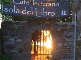 Isola del libro, il corcianese Lorenzo Lotito presenta Vita da Giornalaia di Aldo Dalla Vecchia