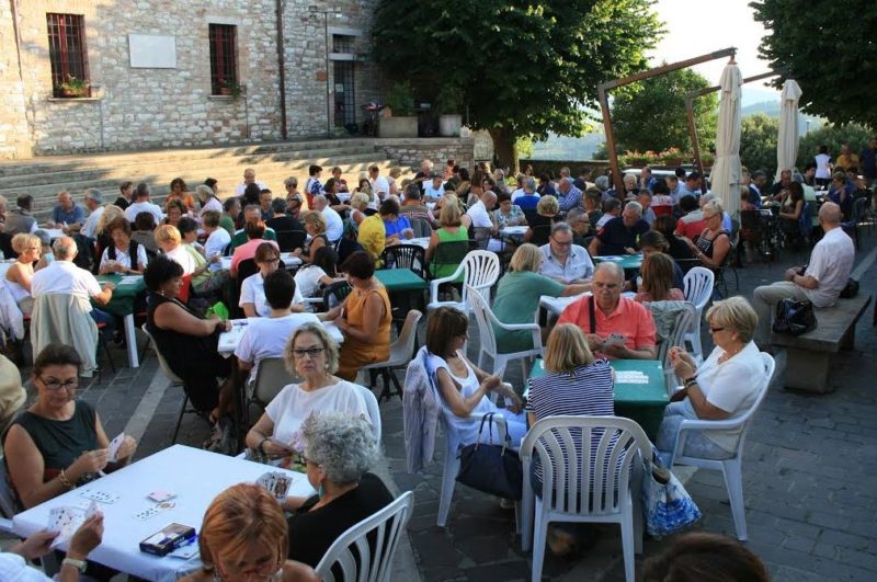 Burraco sotto le stelle a Corciano, 81 coppie per una edizione da record 1