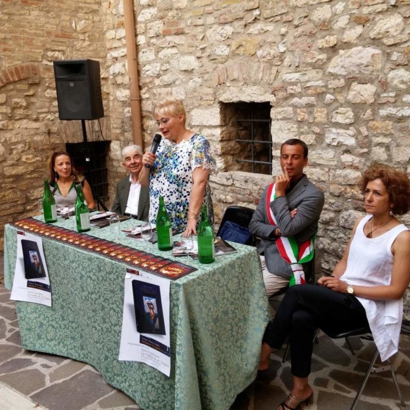 Corciano Festival 2015, tanta gente all'inaugurazione nel chiostro del Comune 1