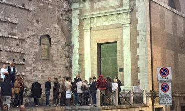 I luoghi invisibili di Perugia: illuminata la Porta Santa di Artemio Giovagnoni