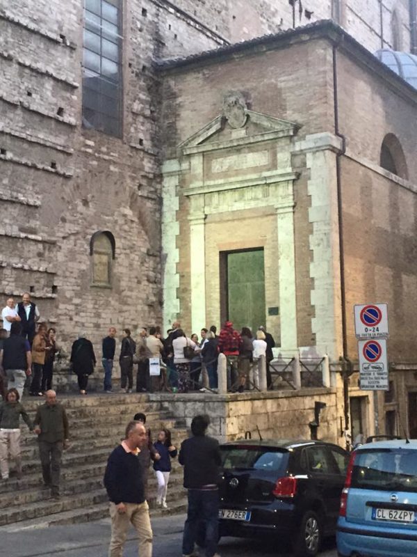 I luoghi invisibili di Perugia: illuminata la Porta Santa di Artemio Giovagnoni 1