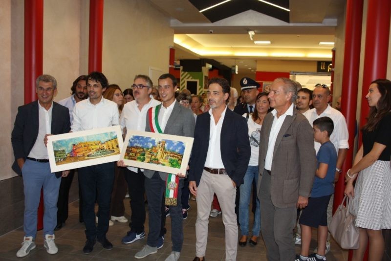 Al Gherlinda le opere di Martinelli inaugurano il nuovo ingresso, poi sfida a bowling fra i due sindaci 1