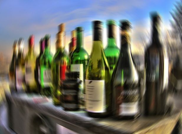 Binge drinking poi va da sola al pronto soccorso: "Ho 14 anni e ho bevuto troppo" 