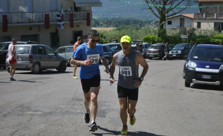 Luca Aiello, maratoneta non vedente, si prepara ai 42 km del Mugello: “Quando corro, volo”