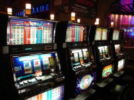 Furto al Quattrotorri: spaccata al bar, prese di mira le slot