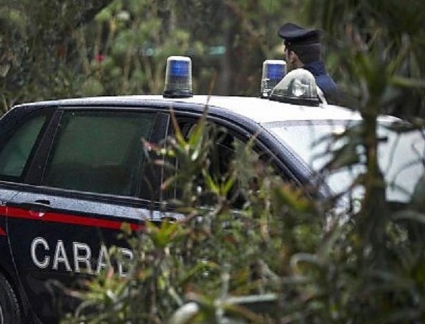 Mamma pusher esce di casa con il figlio e 3,8 kg di coca in borsa. Arrestata