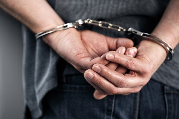 Due pregiudicati espulsi, la polizia locale li ha fermati a Castelvieto 