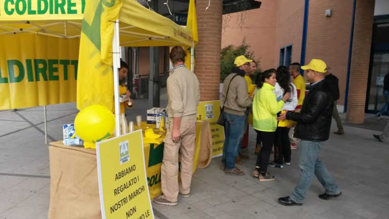 La guerra del latte arriva anche a Corciano: gli allevatori spiegano ai cittadini le loro ragioni 