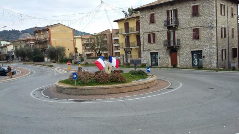 Parigi, il cordoglio di Corciano: le parole della giunta e le bandiere dei cittadini 2