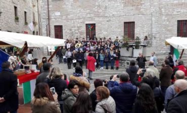 Corciano saluta le città gemelle e diventa dolce borgo, grande festa in centro