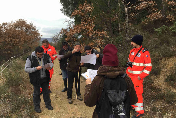 Lezione pratica di topografia per gli aspiranti volontari della Protezione Civile OVUS di Corciano