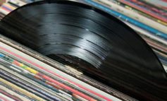 Vinili, cassette e cd: i cultori della musica invadono il Quasar Village