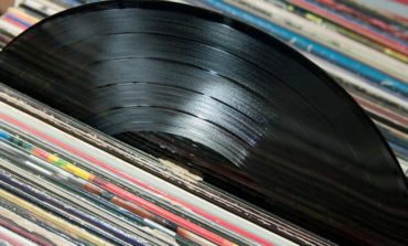 Vinili, cassette e cd: i cultori della musica invadono il Quasar Village