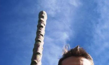 Trovato nei boschi di Corciano l'asparago più grande del mondo: già si parla del museo dell'asparago