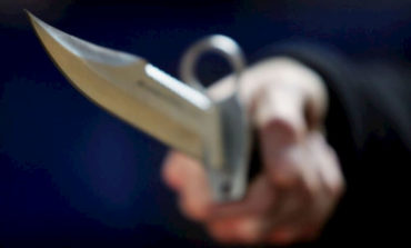 Minorenne dà di matto e minaccia una famiglia intera con un coltello, paura a San Mariano