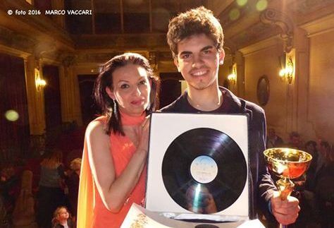 A 19 anni vince il Premio “Lucio Dalla”, per Giovanni Artegiani tanta gioia e un album in arrivo