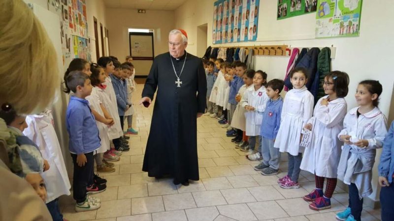 Visita Pastorale nelle scuole, il Cardinale Bassetti riceve i pensierini degli alunni 