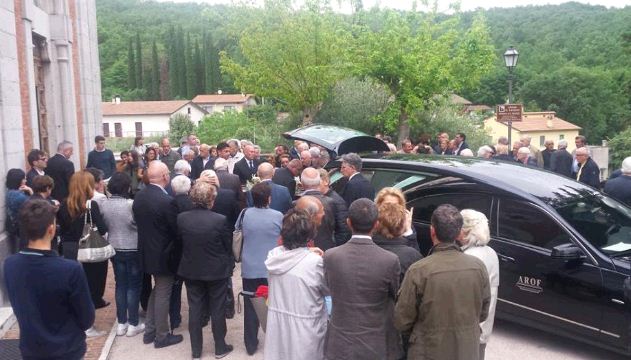 funerale mercati Celebrato il funerale del prof. Ugo Mercati, commozione a Capocavallo