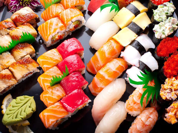 Degustazione di sushi, arti marziali e mostra mercato per 