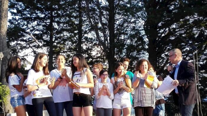 “Le français en chansons” I ragazzi delle medie cantano in francese en plein air 1