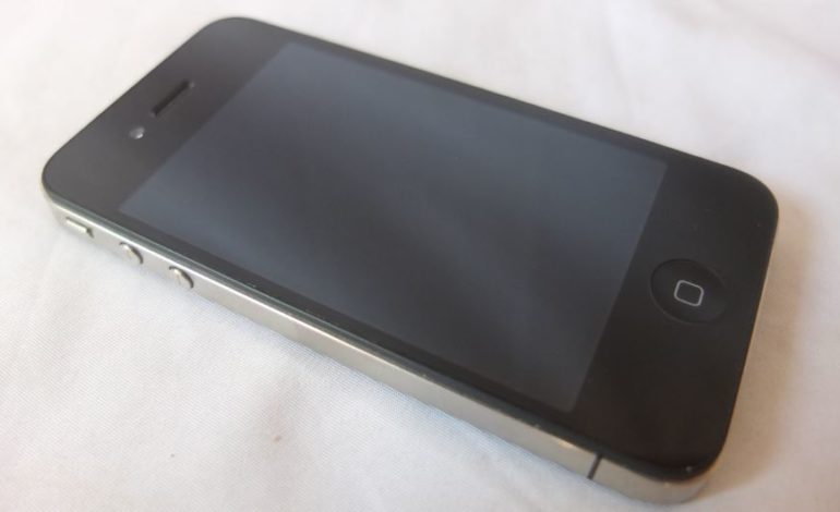 iPhone 4 smarrito, il proprietario può riaverlo presso il comando della polizia locale