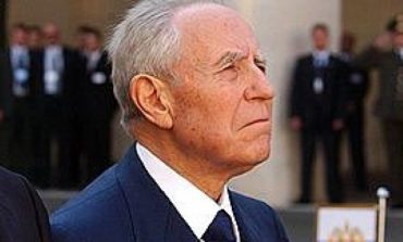 Un minuto di silenzio per Carlo Azeglio Ciampi: il consiglio comunale ricorda il presidente