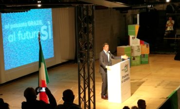 "Basta un sì", Matteo Renzi a Perugia promuove il referendum e Brunello Cucinelli