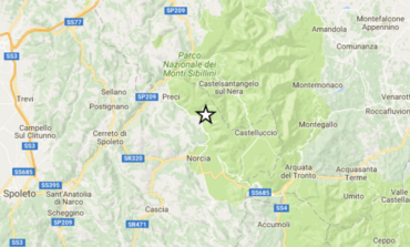 Il terremoto colpisce ancora l'Umbria. Crolla la Basilica di San Benedetto a Norcia, scuole chiuse a Corciano