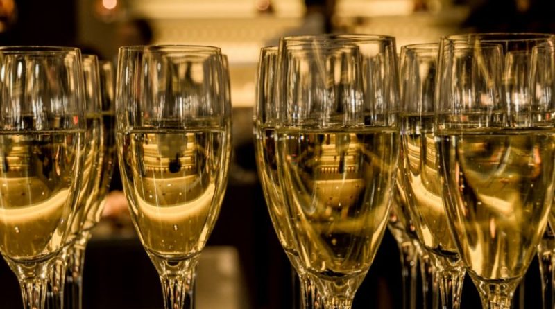 Capodanno: consumatori, cenone a casa per 9 su 10, spesa +0,8% 
