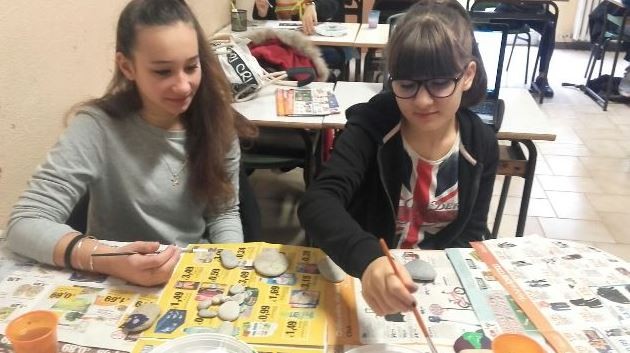 Recupero rifiuti: al Bonfigli si creano oggetti da vendere durante i colloqui genitori-insegnanti